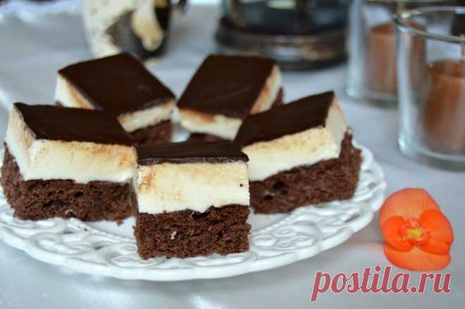 Это просто идеальный торт для любого праздника! Очень вкусный десерт, который легко готовится!