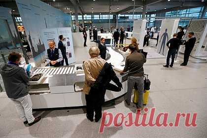 Пытавшемуся пронести в самолет героин пенсионеру пригрозили пожизненным сроком. В аэропорту Мельбурна пенсионер попытался пронести в самолет героин и попался полиции. Уточняется, что 77-летний новозеландец направлялся домой из Таиланда. Во время проверки в австралийском аэропорту сканеры выявили в его багаже белое вещество, которое, как выяснила экспертиза, оказалось героином.