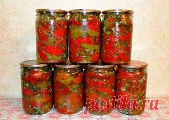 Перчик по -армянски

Это безумно вкусная заготовка, которую я в обязательном порядке готовлю каждый год. Советую и вам попробовать.

Приготовление:

5 кг перца сладкого, порезать на 2-4-6 частей, в зависимости от размера.
Пучок петрушки порубить.
300 гр чеснока порезать тонкими пластинками.
500 гр моркови на корейскую терку.
Сварить маринад:

1,5 л воды
120 г соли
250 г сахара
5 лавровых листов
12 горошин душистого перца
1 стакан растительного масла (я использовала стакан ...