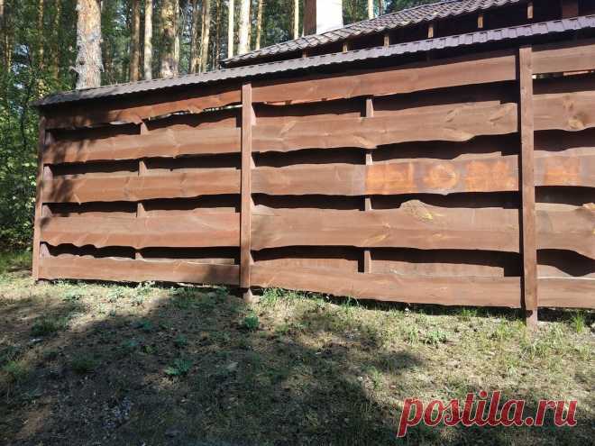 В садоводстве люди начали отказываться от заборов из профлиста и стали строить красивые и недорогие конструкции из дерева. | Самострой | Яндекс Дзен