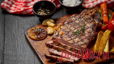 Врач предупредил об опасности высокобелковой диеты. Высокобелковая диета может повысить риск развития онкологических заболеваний. Об этом в интервью РИАМО предупредил врач-гастроэнтеролог АО &quot;Медицина&quot; (клиника академика Ройтберга) Евгений Белоусов. Также, по его словам, возникает ...