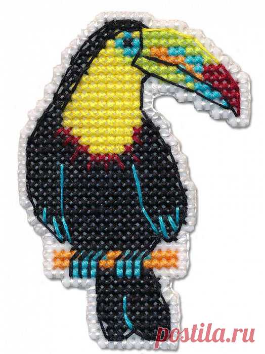 Badge - toucan 1318 Plastic Canvas Counted Cross Stitch Kit — Wizardi