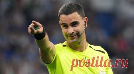 «Убивают игру»: судьи десять минут изучали эпизод на VAR в матче РПЛ между «Ростовом» и «Акроном». Судьи отменили сразу два мяча «Ростова» в концовке матча 14-го тура РПЛ с «Акроном». Причём просмотр эпизода с незасчитанным голом Егора Голенкова занял у Яна Бобровского и помощников десять минут. Медлительность арбитров вызвала негодование в стане обеих команд. В РФС её объяснили тем, что они долго не могли найти нужный ракурс в трансляции, а эксперты сочли оба вердикта коллег верными. Читать…