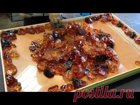 Glowing table of crystals and epoxy resin. Светящийся стол из кристаллов и эпоксидной смолы.