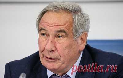 Тарпищев: Медведеву надо будет терпеть и не развалиться в матче с Кирьосом на US Open. В субботу российский теннисист вышел в четвертый круг турнира, в трех сетах обыграв китайца Ву Йибина