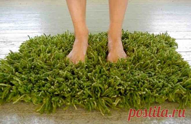 Пушистый коврик под ноги. Делаем своими руками из старых футболок!