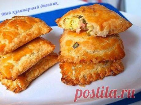 Пирожки из слоеного теста с зеленым луком, сыром и ветчиной.Безумно вкуснo!! Быстро, легко и ОЧЕНЬ вкусно! Рецепт совсем простой. !! Более подробно о рецепте можете узнать в e: шеф-повар Одноклассники, по ссылке fastppc.net/PF2O  Рекомендуем посмотреть!!! Приятного аппетитa

Дорогие кулинары! Чтобы не потерять рецепт, жмите &quot;Класс!&quot;, а потом &quot;поделиться&quot;. Рецепт будет на вашей стене В Одноклассники. Всё ОК!