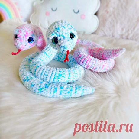 PDF Змеюка крючком. FREE crochet pattern; Аmigurumi toy patterns. Амигуруми схемы и описания на русском. Вязаные игрушки и поделки своими руками #amimore - плюшевая змея, большая змейка из плюшевой пряжи.