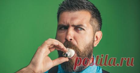 «Не от большого ума»: три способа извлечь лампочку изо рта Современный интернет, в частности YouTube, полон горе-экспериментаторов, которые решают засунуть себе в рот лампочку, чтобы затем попытаться ее достать. В абсолютном большинстве случаев выходки такого рода заканчиваются крайне плохо для экспериментатора. Поэтому лучшее, что можно сделать – это не глотать лампочки в принципе.