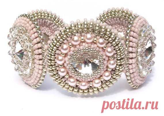 (21) Beaded Bracelet Swarovski Crystals Pearls by vantageJewellery, £125.00 | Бисероплетение. Колье.