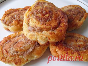 Творожный рулет из слоеного теста с мясным фаршем | Рецепты моей мамы
