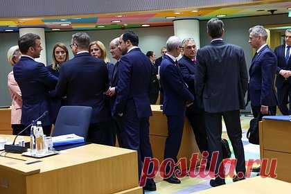 Депутат Европарламента назвал безумием новый пакет помощи Украине от Франции. Депутат Европарламента (ЕП) от Франции Тьерри Мариани назвал безумием новый пакет помощи Украине на сумму три миллиарда евро в рамках соглашения о сотрудничестве в сфере безопасности между двумя странами. По его мнению, наличие у Франции огромного долга «требует осмотрительности и осторожности в расходах».