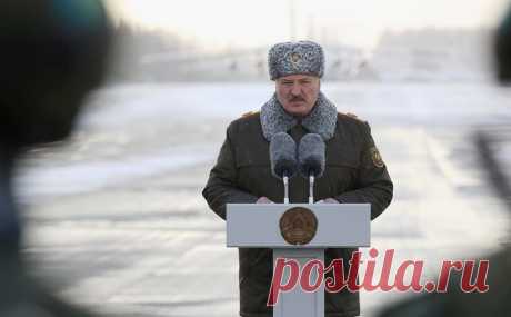 В Кремле назвали фигурой речи слова Лукашенко о желании стать полковником. Слова президента Белоруссии Александра Лукашенко об ожидании того, что ему присвоят в России звание полковника, скорее фигура речи, заявил представитель Кремля Дмитрий Песков, передает корреспондент РБК.