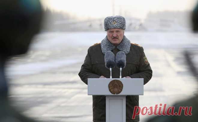 В Кремле назвали фигурой речи слова Лукашенко о желании стать полковником. Слова президента Белоруссии Александра Лукашенко об ожидании того, что ему присвоят в России звание полковника, скорее фигура речи, заявил представитель Кремля Дмитрий Песков, передает корреспондент РБК.