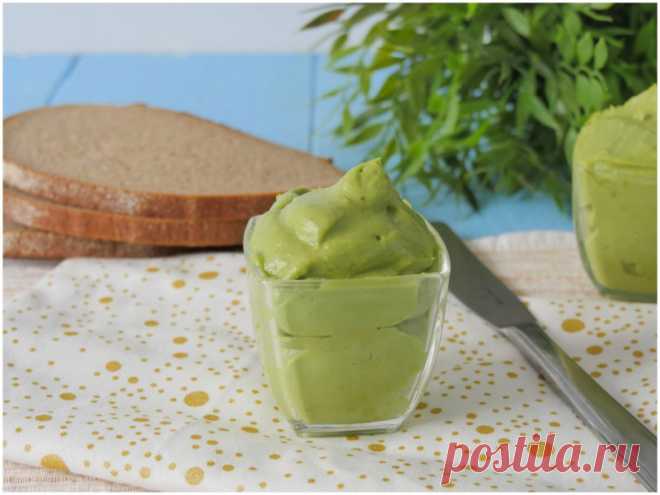 Maionese di avocado La maionese di avocado, è una salsa vegana e senza glutine, perfetta per bruschette e crostini, ma potete usarla anche per condire un'insalata di riso o per
