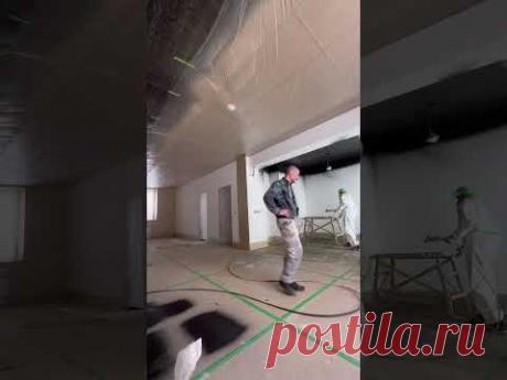 Покраска потолка и стен в чёрный цвет , краска dulux color classic база прозрачная , сопло 512 fflp