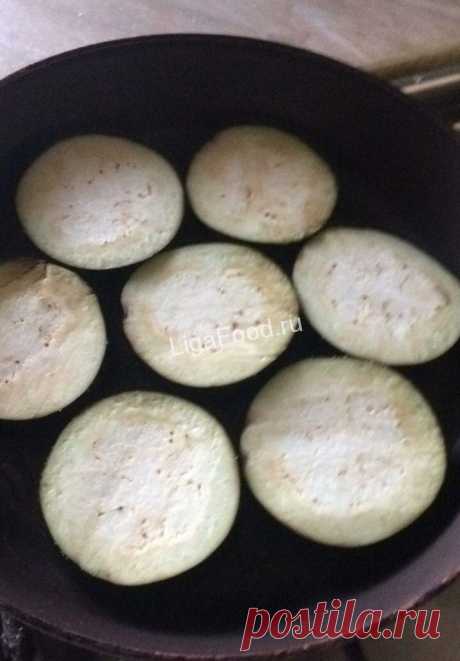 Баклажаны под курицей с картофельным пюре