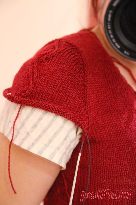 Как вязать рукав сверху. Мастер класс.