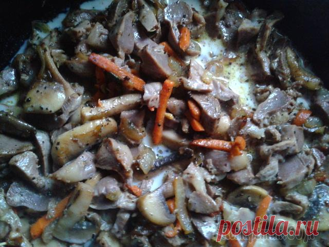 Куриные желудки тушёные с шампиньонами - пальчики оближешь!