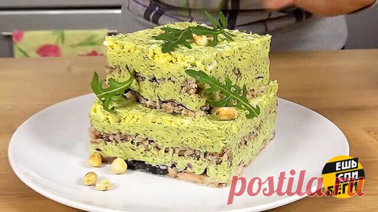 Праздничный салат с горбушей, яйцами и сыром