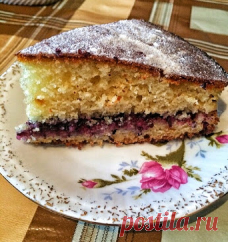 Получается всегда!! Испортить не возможно!!! Итак: 1 ст манки заливаем 1 ст кефира и оставляем на час для набухания!! Затем добавляем в манку 2яйца пол стакана сахара и 100 гр размягченного слив масла!!