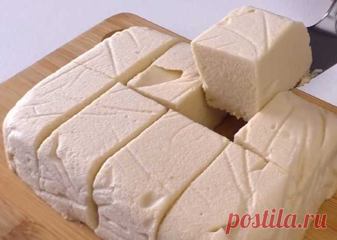 Предлагаем вам попробовать очень вкусный десерт из яблочного пюре, который невероятно легко готовится. Это легкое яблочное лакомство готовится всего из двух ингредиентов. По текстуре оно напоминает зефир, только...