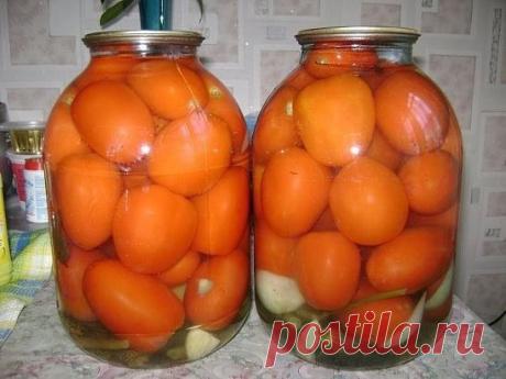 Помидоры с лимонной кислотой.
На 3-х литровую банку: 
Помидоры 1,9-2,1 кг 
Головка чеснока 1 шт. 
Зонтик укропа 1 шт. 
Для маринада: 
Вода 1,2 л 
Сахар 7 ст.л. 
Соль 1,5 ст.л. 
Лимонная кислота 2 ч.л. 
Помидоры вымыть, наколоть. Уложить в стерилизованную банку засолочный сбор. Заполнить банку помидорами. Залить помидоры кипятком, накрыть крышками, оставить на 15 минут. Воду слить в кастрюлю, приготовить маринад: добавить соль, сахар, довести до кипения и кипятить 5 минут, добавить лимонную кисло