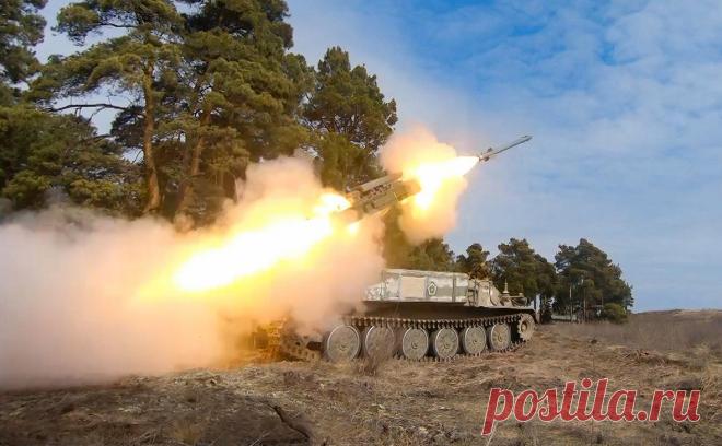 В Ростовской области сработала ПВО. Российские военные сбили воздушную цель, жители Ростова-на-Дону и Аксая слышали громкие звуки. Накануне местные жители также сообщали о звуках взрыва, но власти заявили, что «средства ПВО не были задействованы»