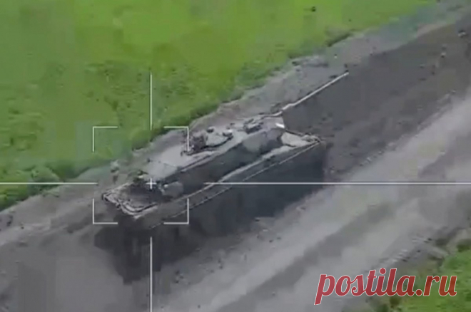 МО РФ показало кадры уничтожения танка Leopard ВСУ на купянском направлении. Боевую машину поразили прямым попаданием из ПТРК.