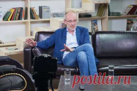 Ток-шоу «Закрытый показ» с Александром Гордоном вернется в эфир 20 января. Последний выпуск «Закрытого показа» вышел в эфир 6 ноября 2021 года.