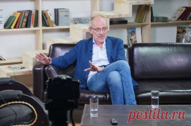 Ток-шоу «Закрытый показ» с Александром Гордоном вернется в эфир 20 января. Последний выпуск «Закрытого показа» вышел в эфир 6 ноября 2021 года.
