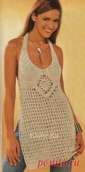 Длинный топ с открытой спиной.