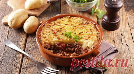 Классический пастуший пирог от Гордона Рамзи: как его приготовить из наших продуктов — читать на Gastronom.ru Про пастуший пирог, вероятно, слышали многие, но что он из себя представляет на самом деле, знают единицы. Что, впрочем, неудивительно: это блюдо у нас не особо популярно. Так вот, пастуший пирог по сути своей вовсе не пирог, а сложносочиненная запек - статья на кулинарном сайте Gastronom.ru