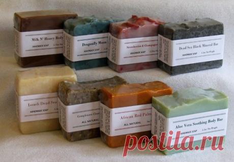 💚 МЫЛЬНЫЕ ИНТЕРЕСНОСТИ
Оказывается! ....
* Считается, что соль делает мыло тверже, а сахар увеличивает пену.
* Сахар и мёд - плавители.
* Пальмовое масло одно из лучших масел в производстве мыла , придает мылу твердость и богатую пену.
* Касторовое масло, помогает увеличить пену даже при незначительном намыливании, придает мылу кремообразное ( с пеной , как у шампанского ) качество , не добавляет твердости . Касторка – если даже немножко добавить – будет хорошо пениться.
* Добав