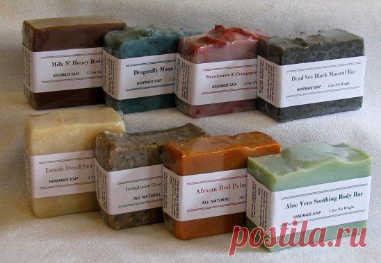 💚 МЫЛЬНЫЕ ИНТЕРЕСНОСТИ
Оказывается! ....
* Считается, что соль делает мыло тверже, а сахар увеличивает пену.
* Сахар и мёд - плавители.
* Пальмовое масло одно из лучших масел в производстве мыла , придает мылу твердость и богатую пену.
* Касторовое масло, помогает увеличить пену даже при незначительном намыливании, придает мылу кремообразное ( с пеной , как у шампанского ) качество , не добавляет твердости . Касторка – если даже немножко добавить – будет хорошо пениться.
* Добав