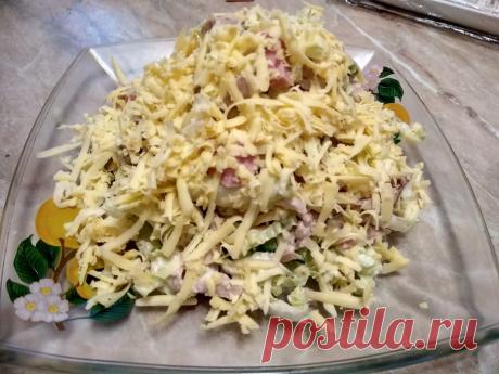 Салат «Сытная горка» готовлю, когда гости уже близко Очень люблю читать различные журналы, в которых много интересных и вкусных рецептов. И вот один из рецептов меня очень заинтересовал, особенно понравилось название «Сытная горка» и я приготовила...