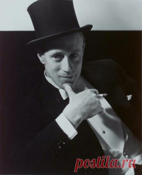 Leslie Howard 1932