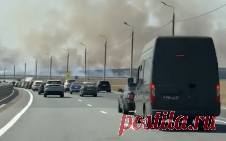 В Крыму ландшафтный пожар начался рядом с трассой Евпатория — Симферополь. В Симферопольском районе Крыма вдоль автодороги Евпатория — Симферополь горит 20 гектаров сухостоя, сообщили в МЧС.