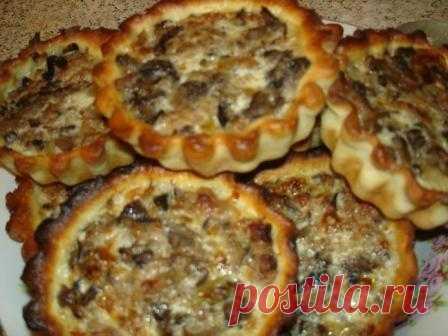 ПЕРЕПЕЧИ С МЯСОМ, С КАПУСТОЙ

Перепечи — это удмуртское национальное блюдо. Подается в горячем виде. Начинки к перепечам самые разнообразные: мясо, жареные свежие грибы, маринованные грибы, печень, яйцо с луком, картофель, капуста, есть еще перепечи с кровью, и конечно же к чаю — сладкие с вареньем. 

Ингредиенты:
Показать полностью…