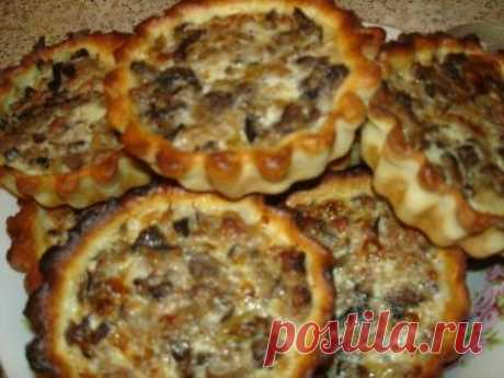 ПЕРЕПЕЧИ С МЯСОМ, С КАПУСТОЙ

Перепечи — это удмуртское национальное блюдо. Подается в горячем виде. Начинки к перепечам самые разнообразные: мясо, жареные свежие грибы, маринованные грибы, печень, яйцо с луком, картофель, капуста, есть еще перепечи с кровью, и конечно же к чаю — сладкие с вареньем. 

Ингредиенты:
Показать полностью…
