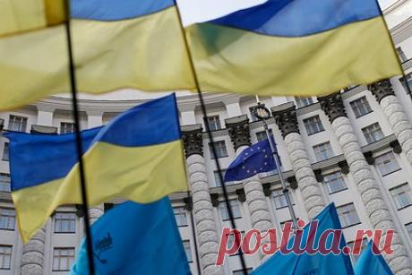 На Украине оценили объем международной финансовой помощи. Министр финансов Украины Сергей Марченко заявил, что с 24 февраля республика получила около 18 миллиардов долларов помощи от международных партнеров. При этом он отметил, что подобные вливания не позволили полностью профинансировать ежемесячный дефицит украинского бюджета в 5 миллиардов долларов.