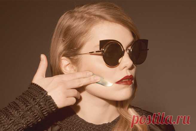 Певица Coeur de Pirate — посланница кошачьей оправы Fendi EyeShine