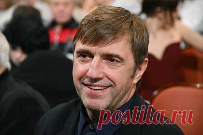 Владимир Вдовиченков вступился за замешанного в скандалах Кологривого. Российский актер Владимир Вдовиченков вступился за своего замешанного в скандалах коллегу Никиту Кологривого. По словам Вдовиченкова, он давно знаком с Кологривым и считает его талантливым актером. «Он такой, что если его несет, ничем не остановишь. Никита действительно готов на все ради своей роли», — сказал он.