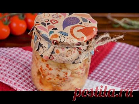 Куриная тушенка - Рецепты от Со Вкусом - YouTube Ингредиенты:

Курица - 2 кг 
Соль - 6 ч. л. 
Хлопья чили - 1 ч. л. 
Соль по вкусу
Душистый перец по вкусу
Лавровый лист по вкусу
Вода по вкусу