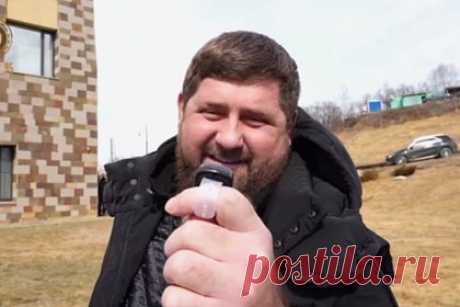 Кадыров рассказал об электронном счетчике молитв на своем пальце. Глава Чечни Рамзан Кадыров рассказал об электронном счетчике молитв. Политик объяснил, что носит с собой данный прибор всегда. По его словам, счетчик помогает его видеть количество прочитанных молитв. Также Кадыров опровергнул ранние предположения журналистов о том, что устройство предназначено для медицинских целей.