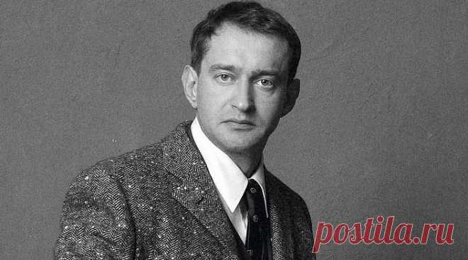 Людям не всегда нужны советы. Иногда им нужна рука, которая поддержит. Ухо, которое выслушает, и сердце, которое поймет. 
Самый страшный враг — это наше сомнение. Из-за него мы теряем то, что могли бы получить, но даже не попробовали. 
3. Причины внутри нас, снаружи только оправдания. 
4. Из тысячи тех, кто говорит красиво, я выберу того, кто молча делает дела. 
5. Кому-то не хватает одной женщины, и он переключается на пятую, десятую. А другому не хватает жизни, чтобы любить одну-единс