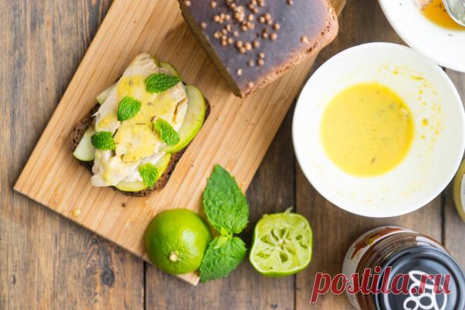 Бородинский тост со скумбрией и яблоком🍏