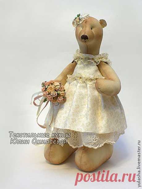 В этой коллекции собраны мои авторские мишки - девчонки и мальчишки. Они в разных одеждах, с разными аксессуарами.....Смотрите, выбирайте.... Какие-то уже готовы, а что-то сделаю на заказ.