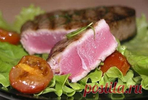 Стейк тунца – 8 рецептов на сковороде, в духовке (с фото)