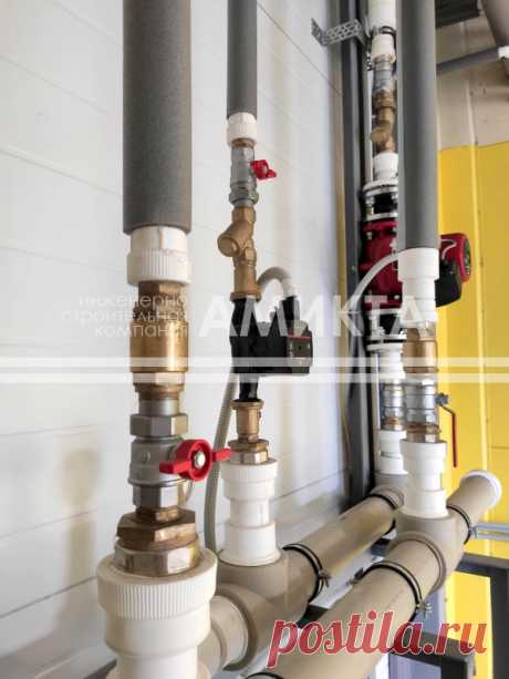 Монтаж обвязки газовой котельной - установка циркуляционных насосов Grundfos, автоматической группы заполнения с манометром Giacomini, термоманометров Watts, фитингов, запорных и соединительных элементов General Fittings, Uni-Fitt, LD, Giacomini, Flamco, https://amikta.ru/otoplenie/